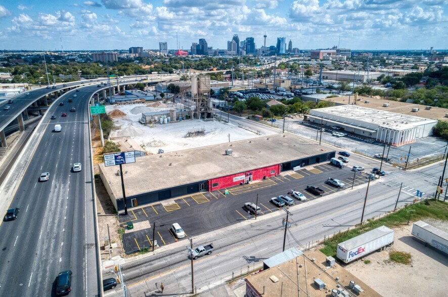 More Photos Of 1350-1390 N Colorado St, San Antonio Showroom For Lease