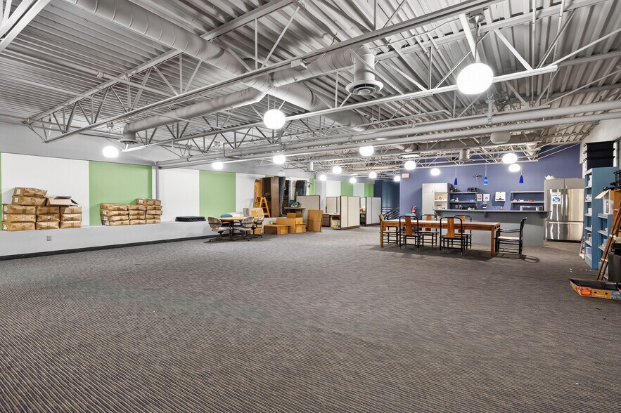 More Photos Of 521-563 Phalen Blvd, Saint Paul Coworking Space