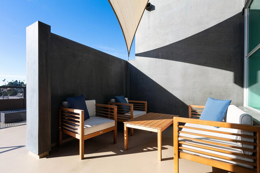 More Photos Of 227 California St, El Segundo Loft Creative Space For Lease