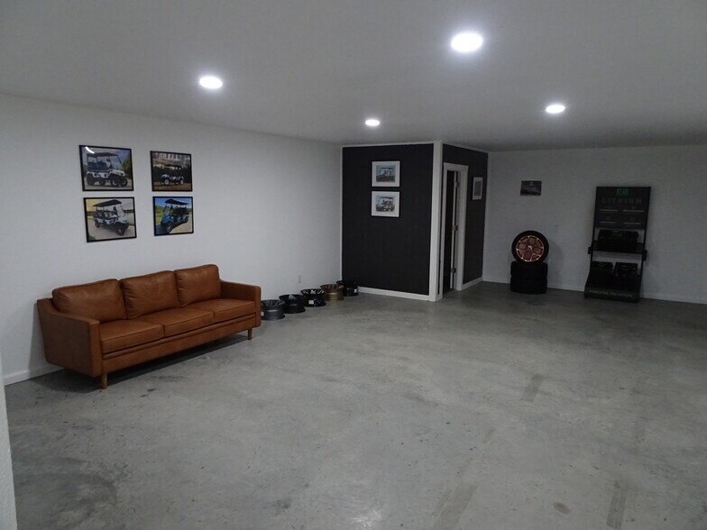 More Photos Of 10200 E Bankhead Hwy, Aledo Warehouse For Lease