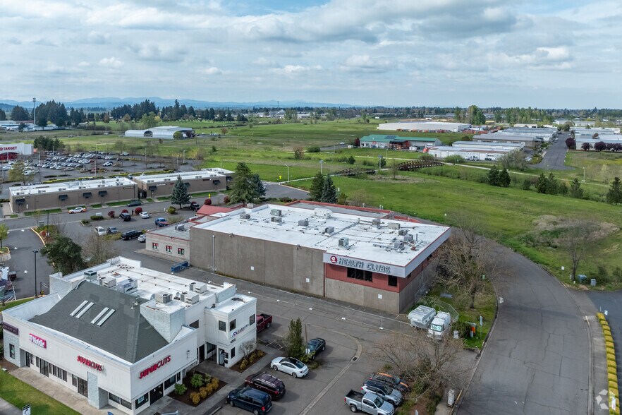 More Photos Of 4242 Commerce St, Eugene Health Club For Sale