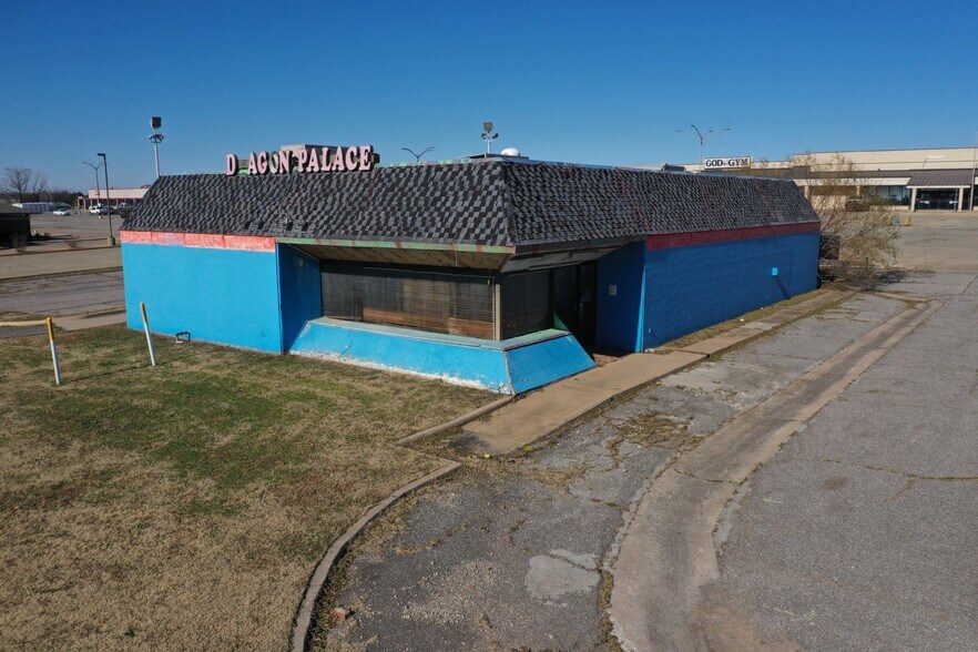 More Photos Of 2210 E Main St, Cushing Fast Food For Sale