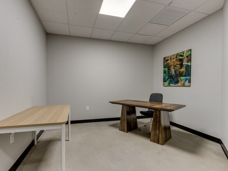 More Photos Of 120 SE 19th St, Moore General Retail For Lease