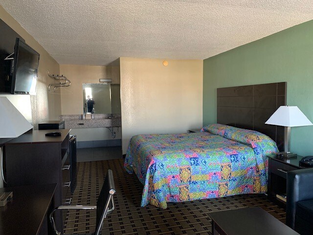 More Photos Of 1313 3rd Ave N, Birmingham Hotel For Sale