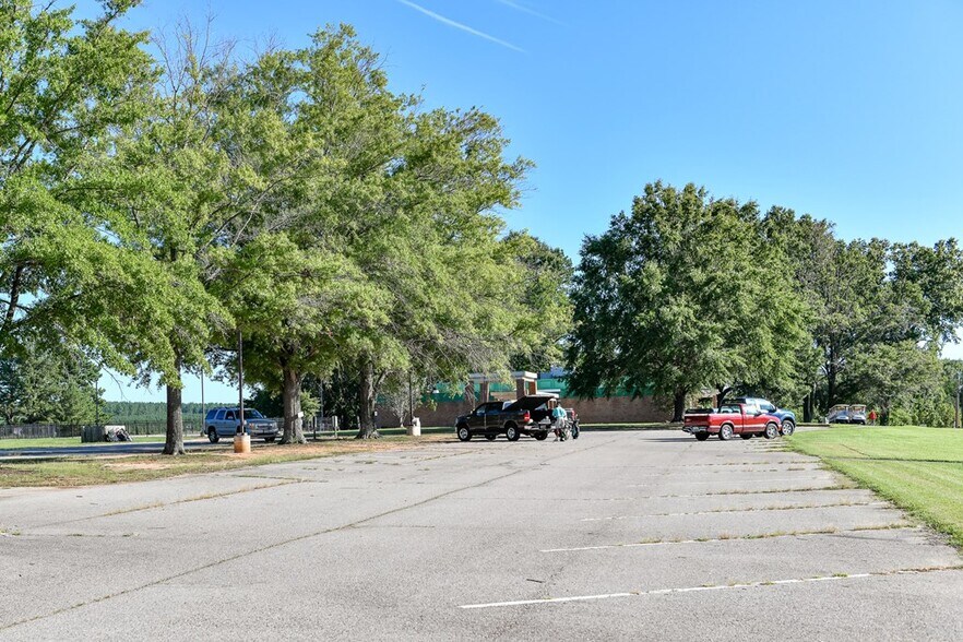 More Photos Of 36 Wedgewood Dr, Farmville Golf Course Driving Range For Sale
