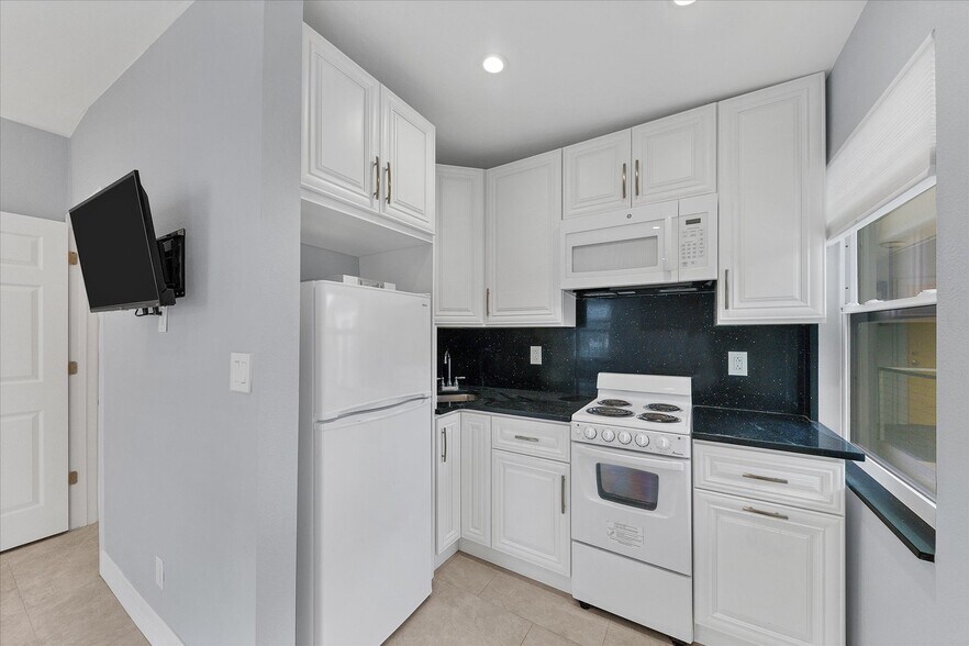 More Photos Of 1236 13th St, Sarasota Apartments For Sale