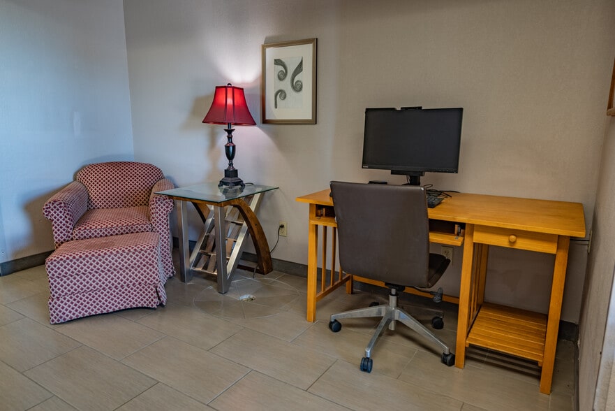 More Photos Of 730 E Jennifer Ln, Sidney Hotel For Sale