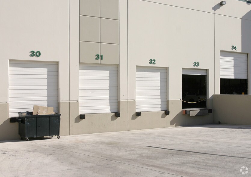 More Photos Of 4701 Cameron St, Las Vegas Industrial For Sale