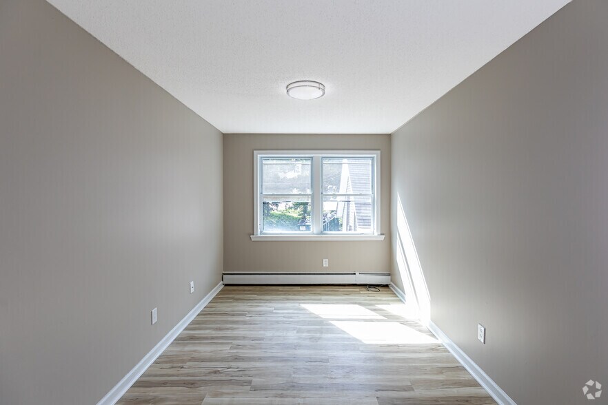 More Photos Of 82 Main St, East Hampton Apartments For Lease