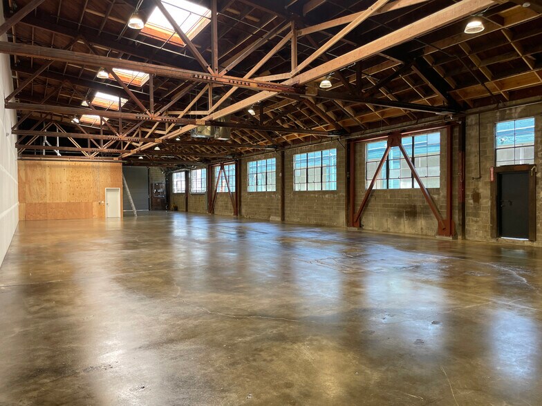 More Photos Of 1483 67th St, Emeryville Warehouse For Lease