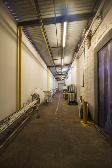 More Photos Of 1005 Snively Ave, Winter Haven Refrigeration Cold Storage For Sale