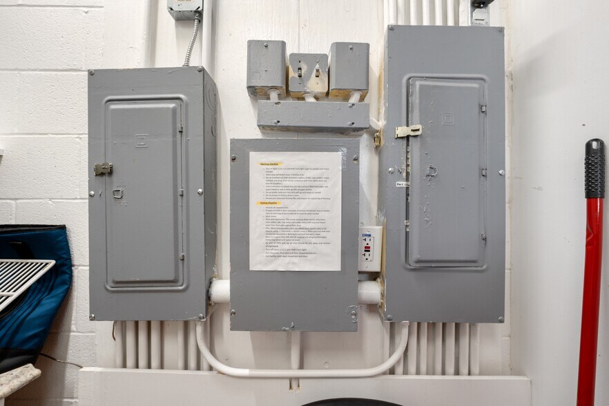 More Photos Of 874 E Aurora Rd, Macedonia Freestanding For Sale