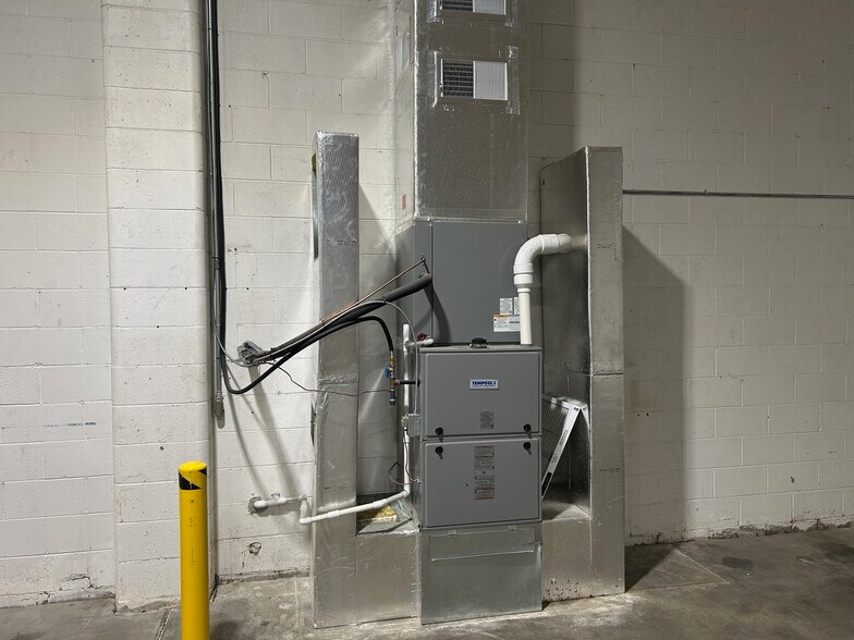 More Photos Of 633 N Morton St, Bloomington Research And Development For Lease