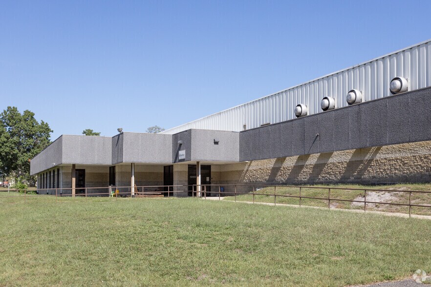 More Photos Of 525 Oberlin Ave S, Lakewood Warehouse For Lease