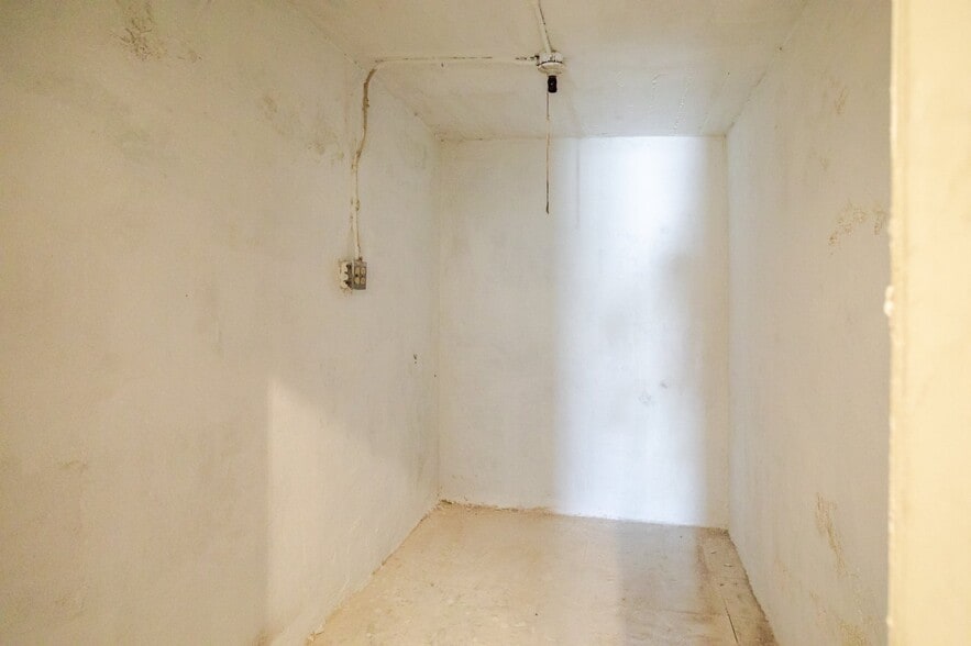 More Photos Of 1323-1325 Broadway, Los Angeles Office For Sale