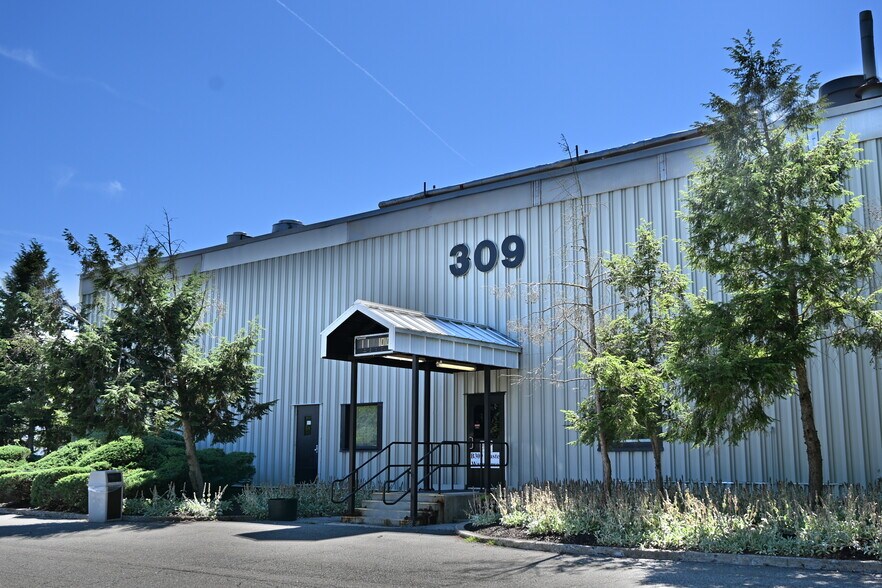 More Photos Of 2070 Route 52, Hopewell Junction Unknown For Lease