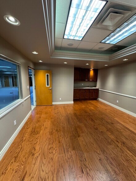 More Photos Of 8964 Oso Ave, Chatsworth Warehouse For Sale