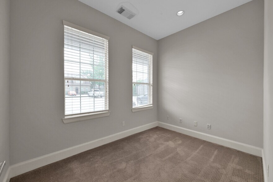 More Photos Of 25511 Budde Rd, The Woodlands Office For Lease