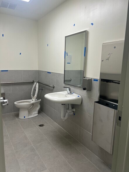 More Photos Of 6301 Northern Pass Dr, El Paso Medical For Sale