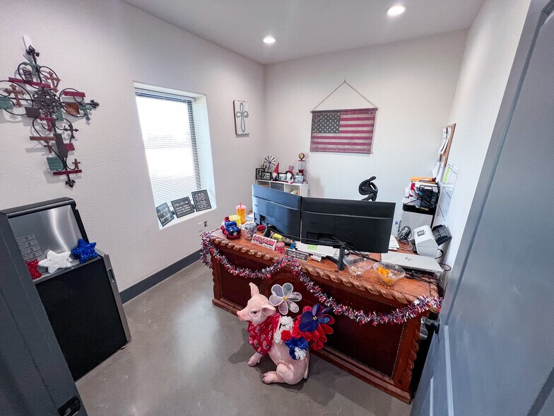 More Photos Of 2401 E County Road 155, Midland Service For Sale