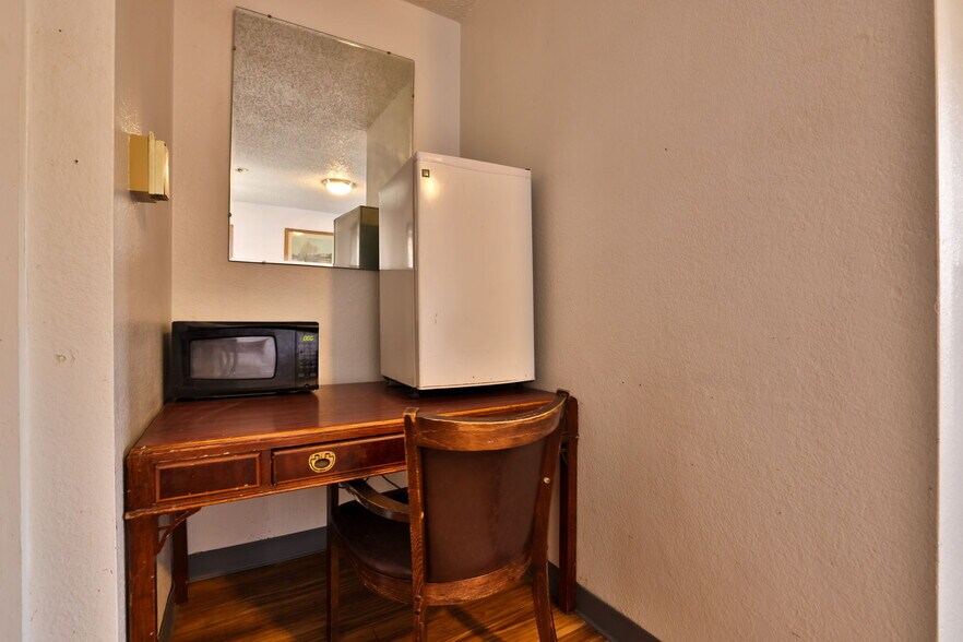 More Photos Of 620 W Colorado Ave, Colorado Springs Hotel For Sale