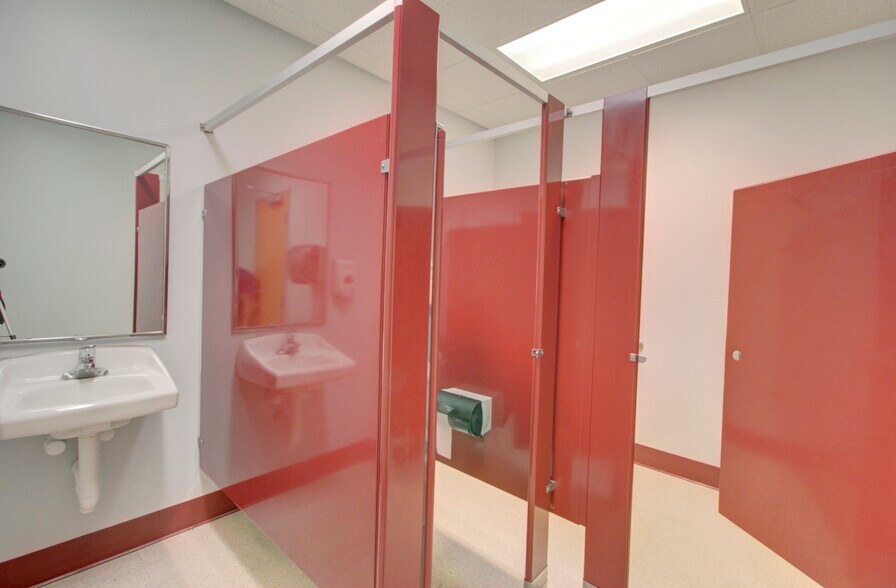 More Photos Of 366 N Portland Way, Galion Medical For Sale