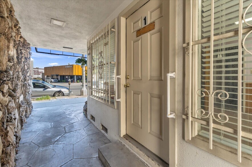 More Photos Of 18032 Ventura Blvd, Encino Medical For Lease