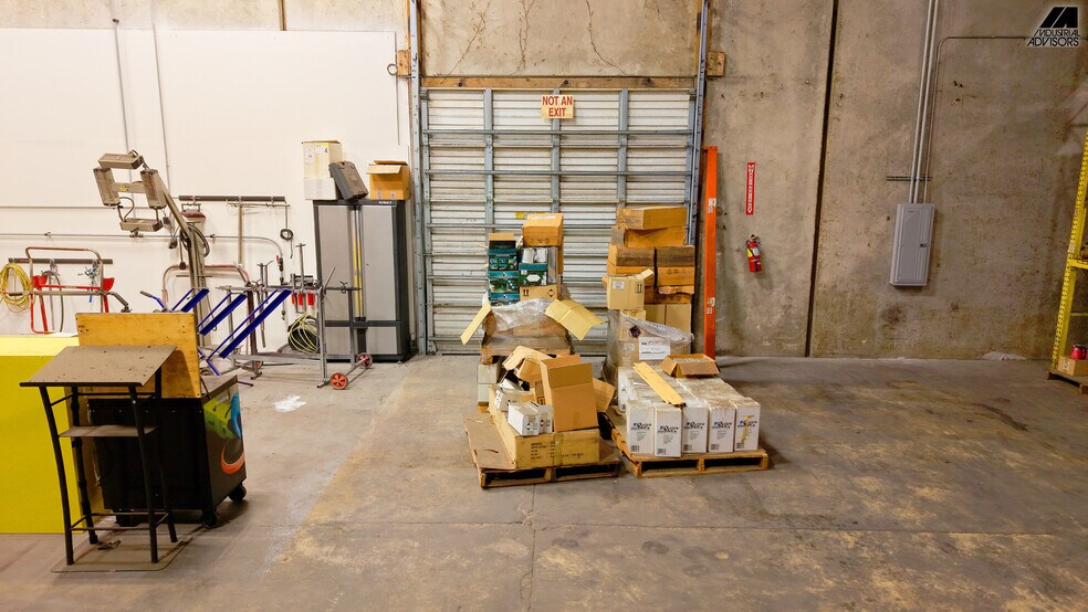 More Photos Of 1361-1363 NW 155th Dr, Miami Warehouse For Lease