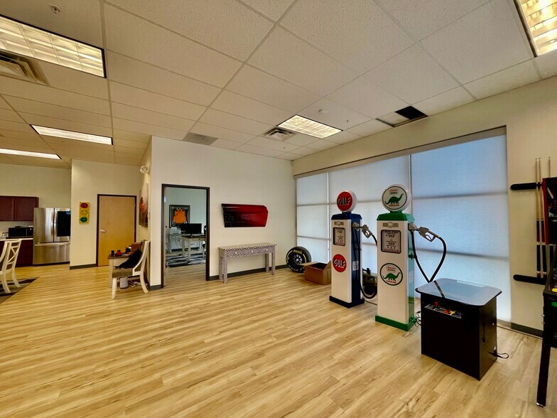 More Photos Of 7790 S Wheeling Ct, Englewood Warehouse For Lease