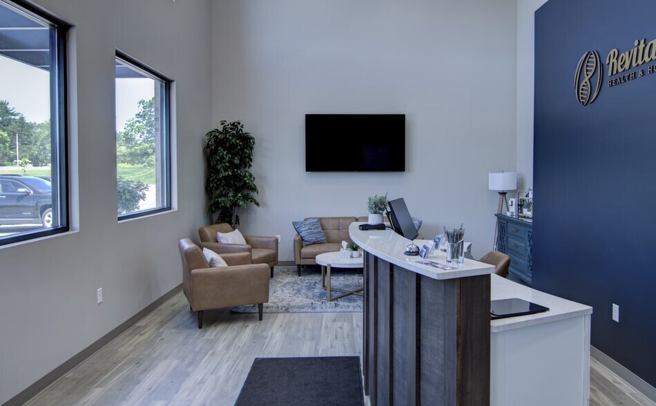 More Photos Of 1407 Winchester Way, Altoona Flex For Sale