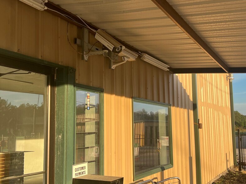 More Photos Of 17111 Highway 242, Conroe Self Storage For Lease