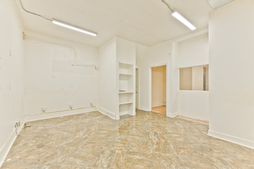 More Photos Of 127 Rue Queen, Sherbrooke Office Residential For Sale