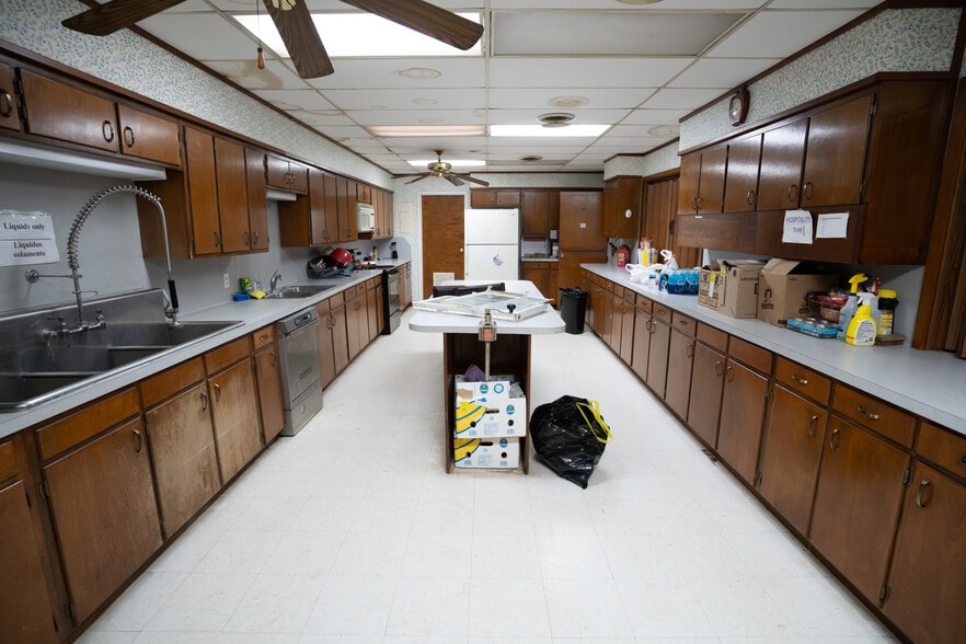 More Photos Of 900 Natchez Ave, Pasadena Schools For Sale