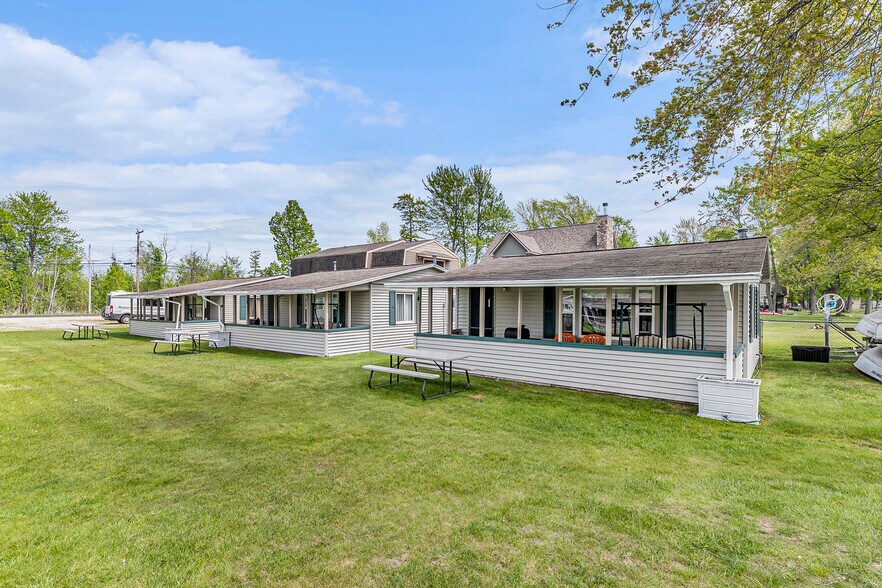 More Photos Of 10392 Houghton Lake dr, Houghton Lake Specialty For Sale