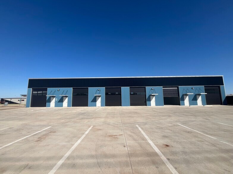 More Photos Of 12432 Road Runner Ln, Oklahoma City Warehouse For Lease