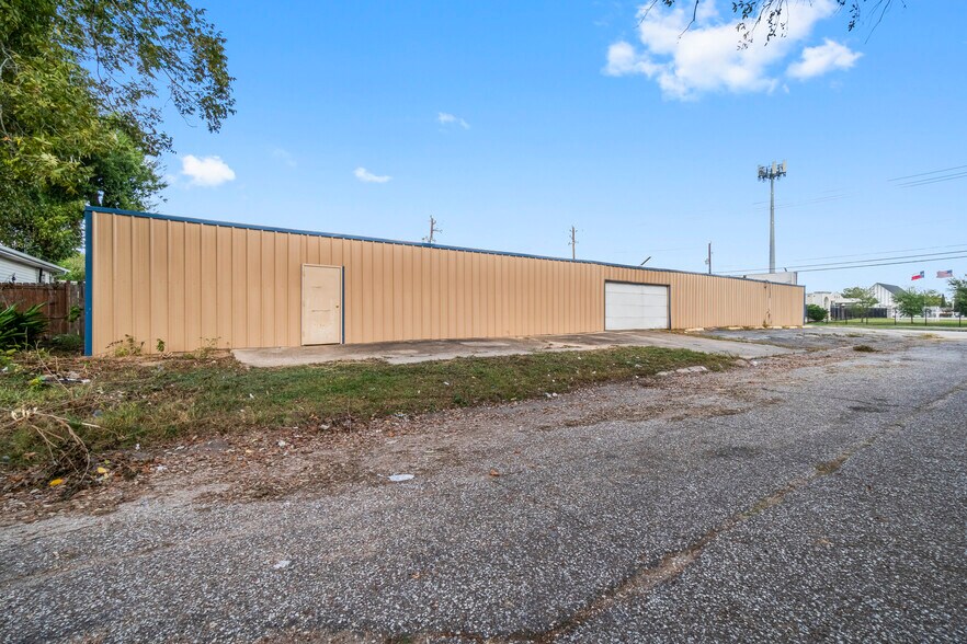 More Photos Of 1018 Shaver St, Pasadena Warehouse For Sale