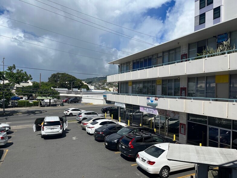 More Photos Of 931 University Ave, Honolulu General Retail For Sale