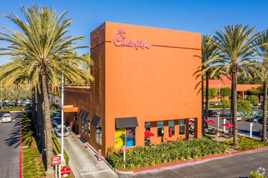 More Photos Of 2915-3011 El Camino Real, Tustin Unknown For Lease