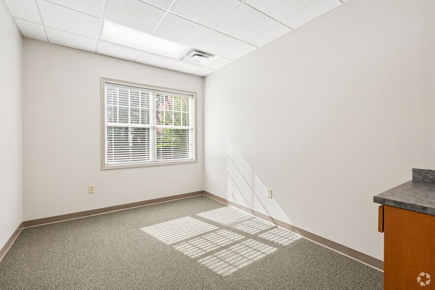More Photos Of 1553 Janmar Rd, Snellville Medical For Lease