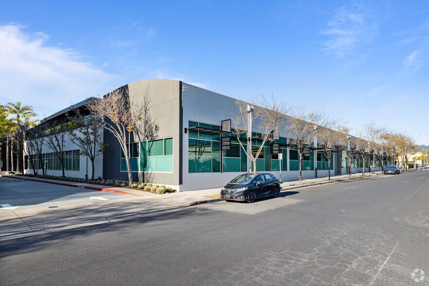 More Photos Of 6401 Hollis St, Emeryville Research And Development For Lease