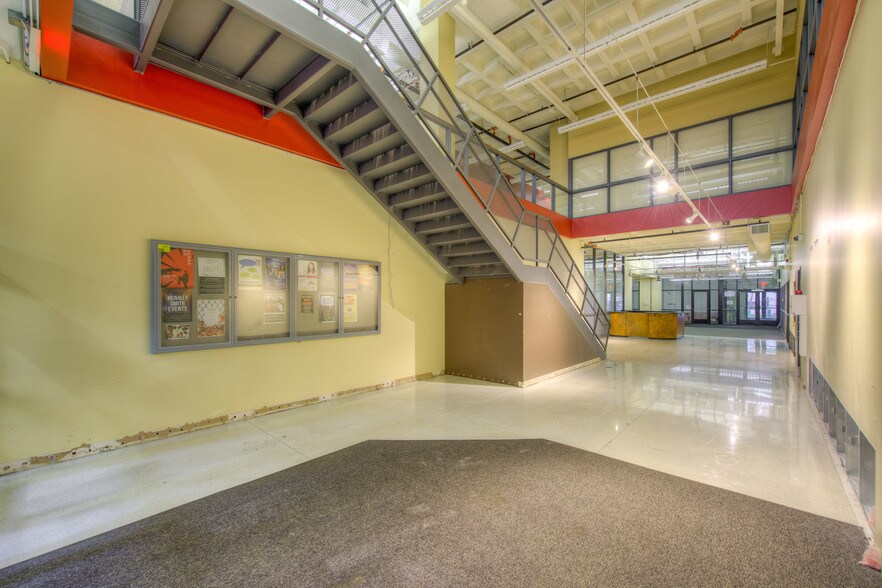 More Photos Of 19 Exchange St E, Saint Paul Schools For Sale