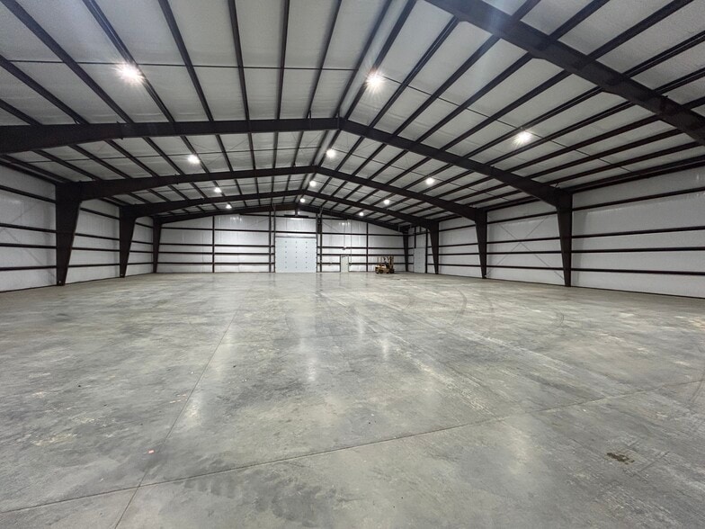 More Photos Of 1206 Nashville St, Russellville Warehouse For Lease