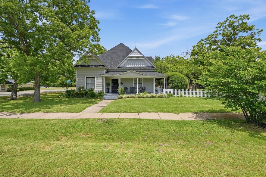 More Photos Of 202 E Main St, Celina Flex For Sale