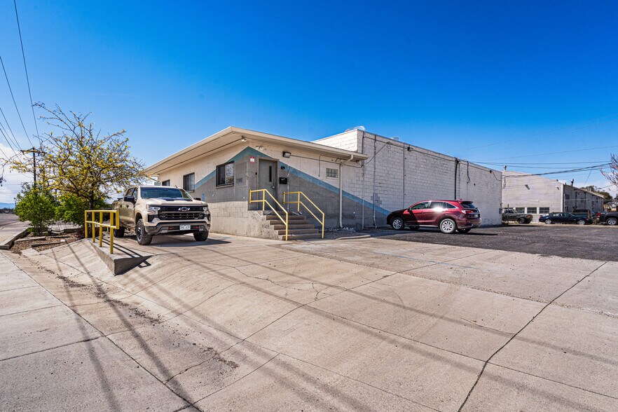 Primary Photo Of 711 W 8th St, Pueblo Warehouse For Sale