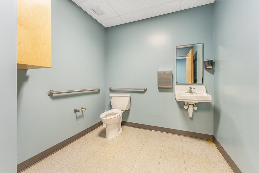 More Photos Of 320 S Main St, Phillipsburg Medical For Lease