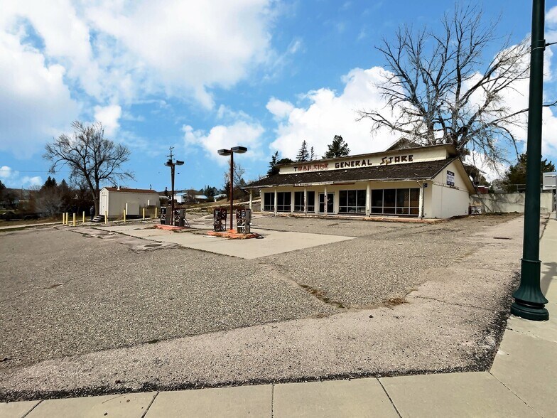 More Photos Of 105 W 7th St, Lusk General Retail For Sale