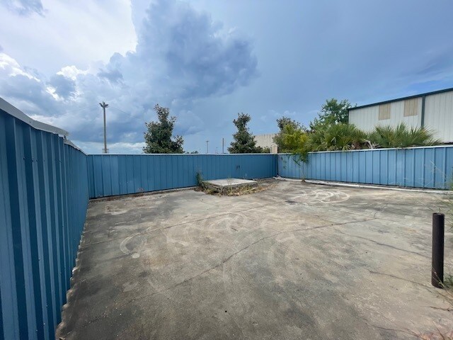 More Photos Of 2724 Crestview St, Kenner Warehouse For Lease