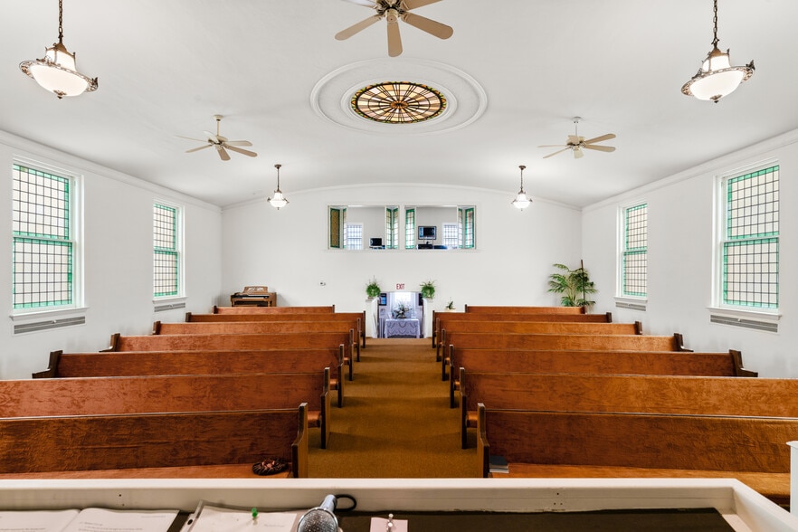More Photos Of 71 S Washington St, Oxford Religious Facility For Sale