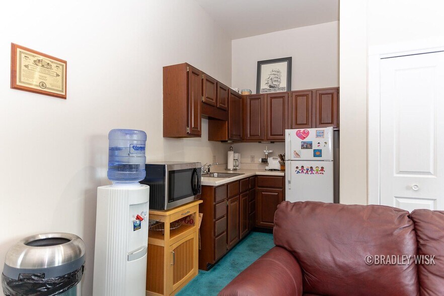 More Photos Of 581 Ottawa Ave, Holland Light Distribution For Sale