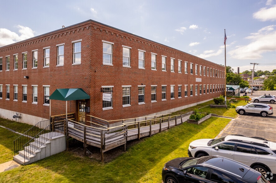 More Photos Of 35 Water St, Amesbury Research And Development For Lease